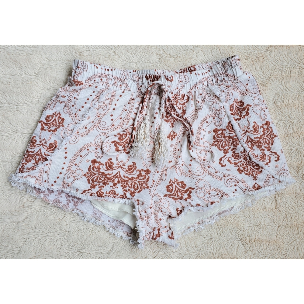 Honey punch white and brown pattern shorts